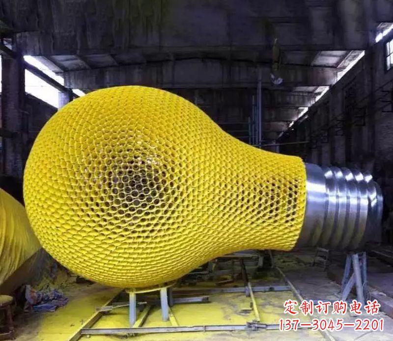 济南新题目不锈钢灯泡雕塑精致的艺术珍品