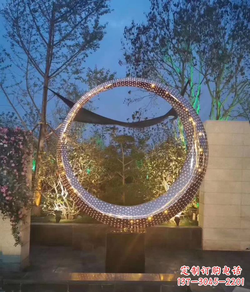 济南不锈钢圆环雕塑艺术与环境的完美结合
