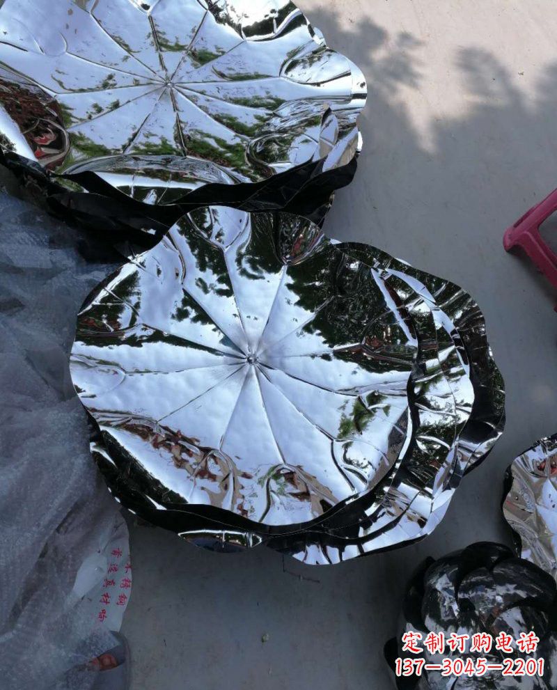 济南不锈钢锻造的莲花雕塑