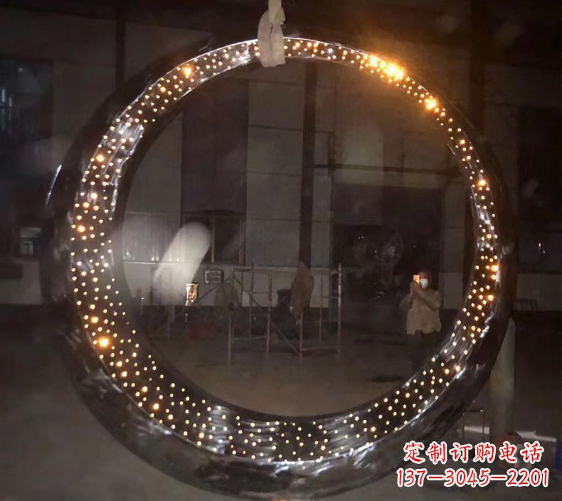 济南璀璨夜空,不锈钢发光月亮雕塑