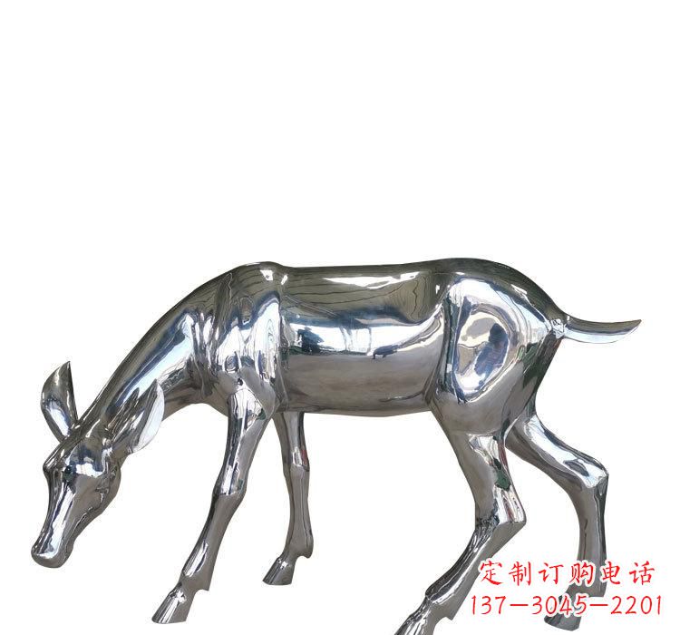 济南不锈钢公园草坪上的鹿雕塑——让美景更加完美