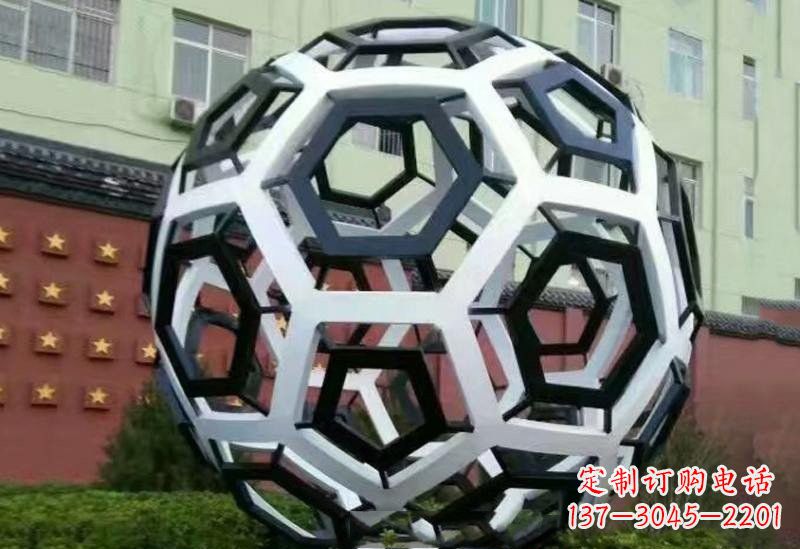 济南不锈钢公园的镂空足球雕塑