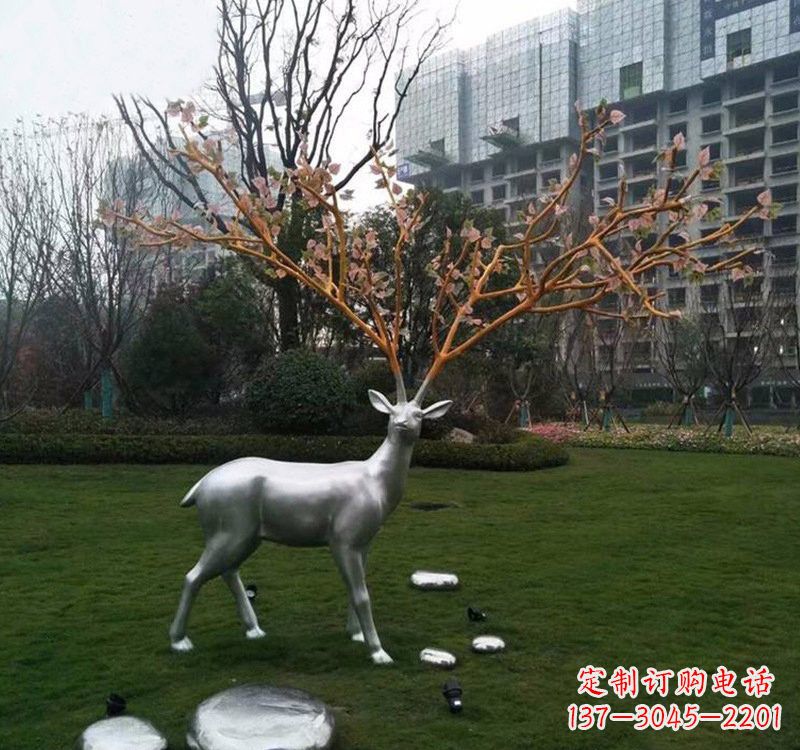济南不锈钢公园的梅花鹿雕塑