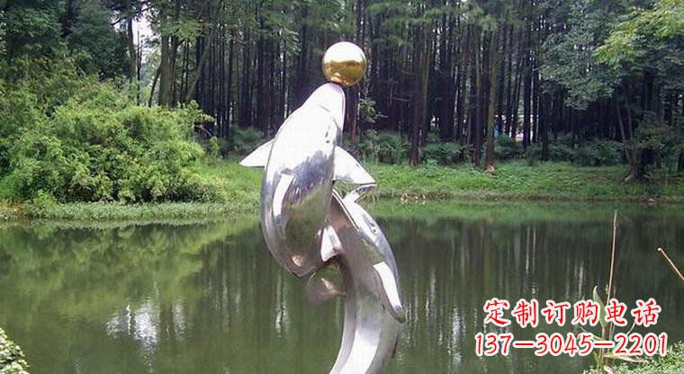 济南海豚的传说——不锈钢公园顶部雕塑