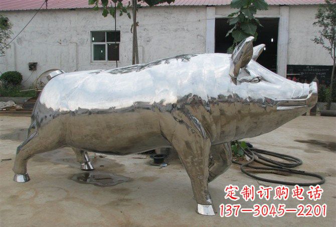 济南不锈钢公园动物猪雕塑精美雕塑展现完美美学