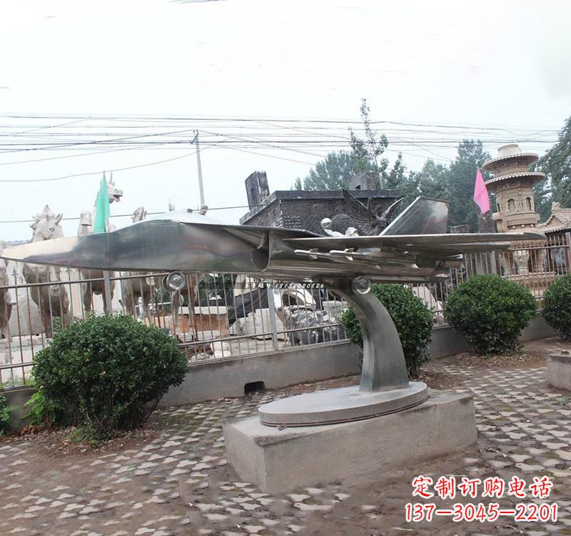 济南不锈钢飞机雕塑——一种象征着力量与和平的艺术品