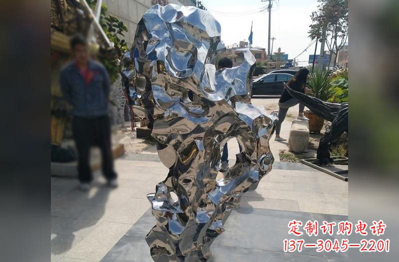 济南太湖石雕塑——点缀不锈钢公园