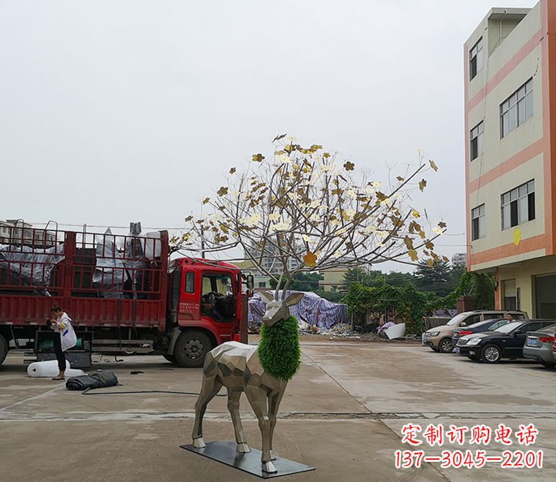 济南不锈钢公园的梅花鹿雕塑