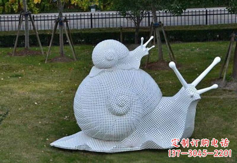 济南不锈钢公园的“母子蜗牛”雕塑