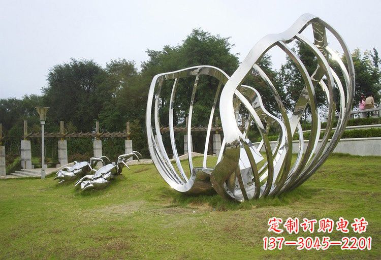 济南不锈钢公园螃蟹和贝壳雕塑