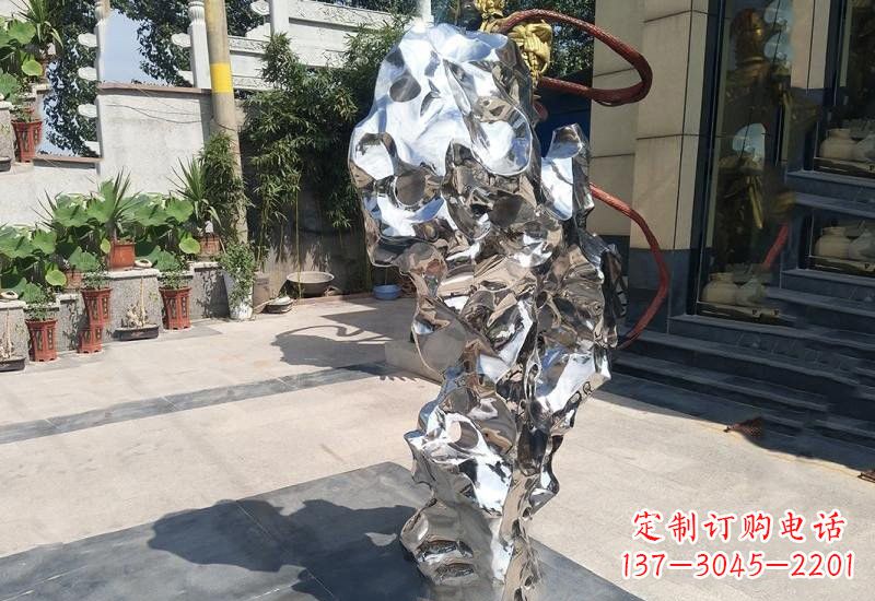 济南太湖石雕塑传承中华文化精髓