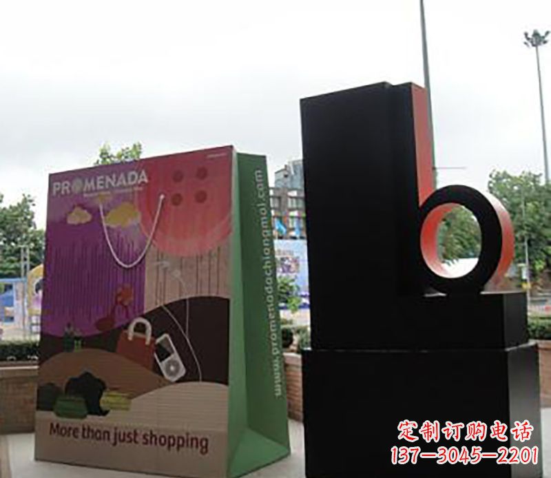 济南不锈钢购物袋雕塑为公园带来现代风格