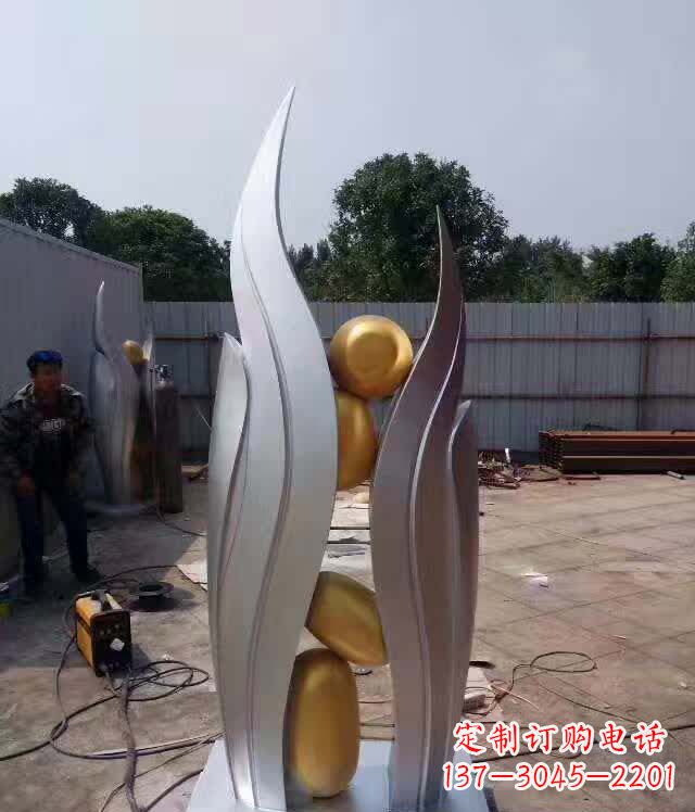 济南不锈钢广场翅膀雕塑象征着自由之翼