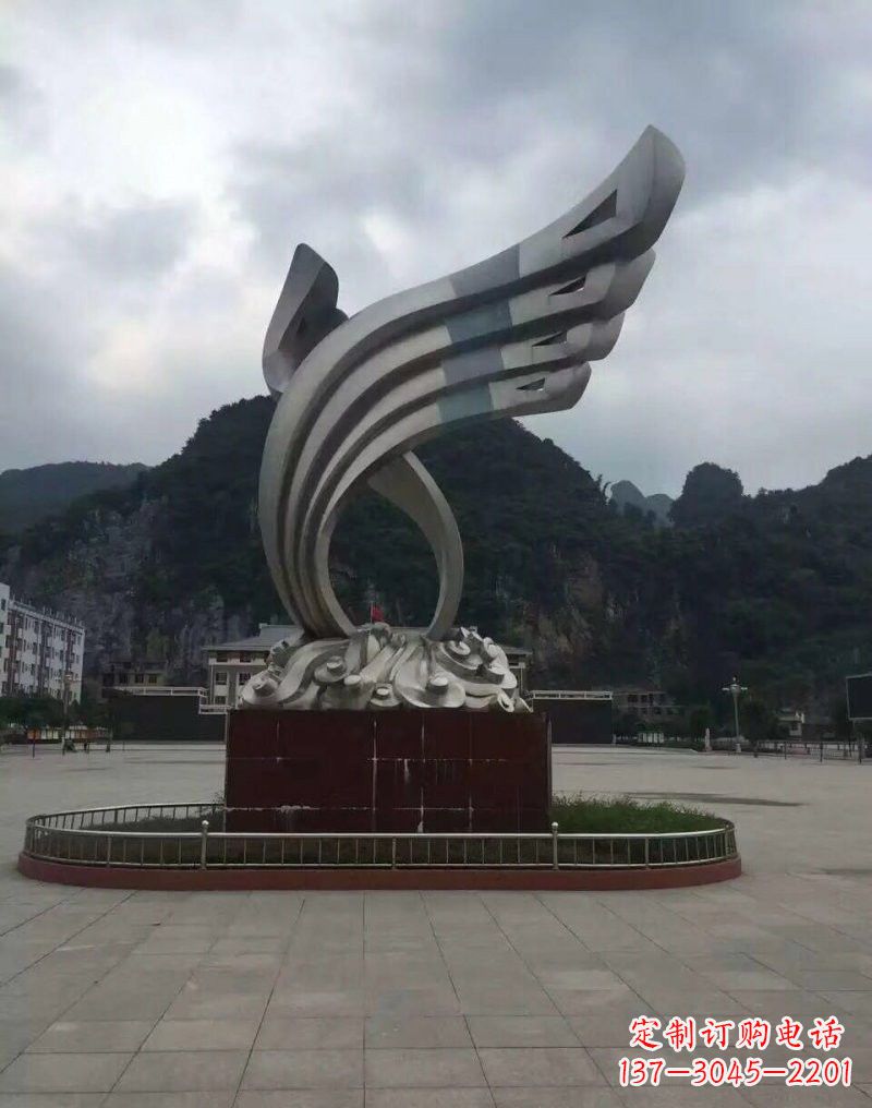 济南翅膀雕塑——环绕不锈钢广场的精美艺术品