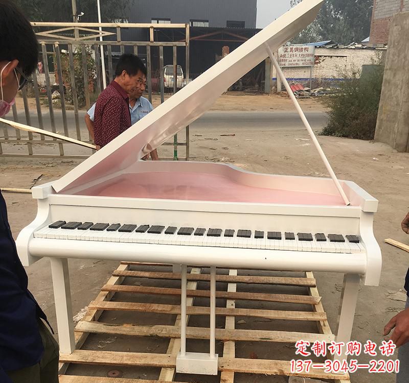 济南不锈钢钢琴雕塑融合音乐与艺术的完美结合