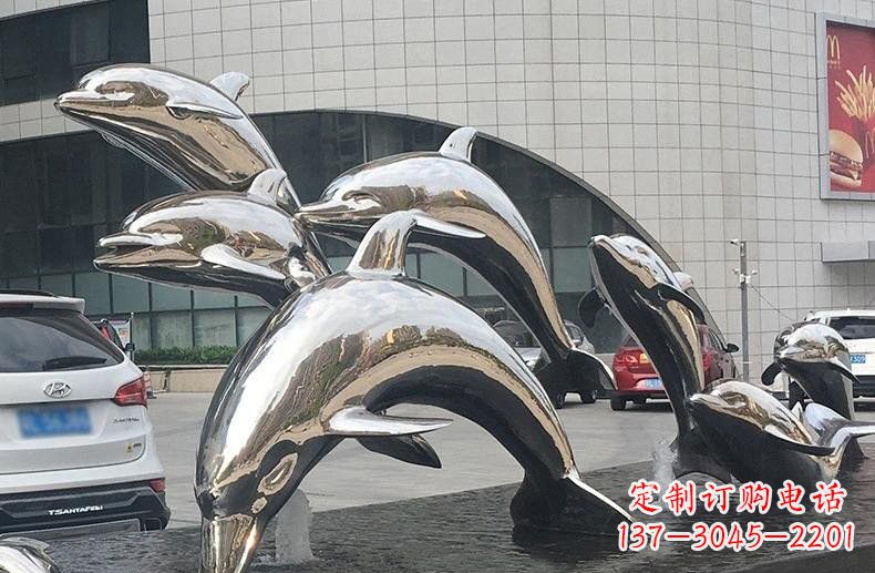 济南海豚雕塑——不锈钢广场上的跳跃动态