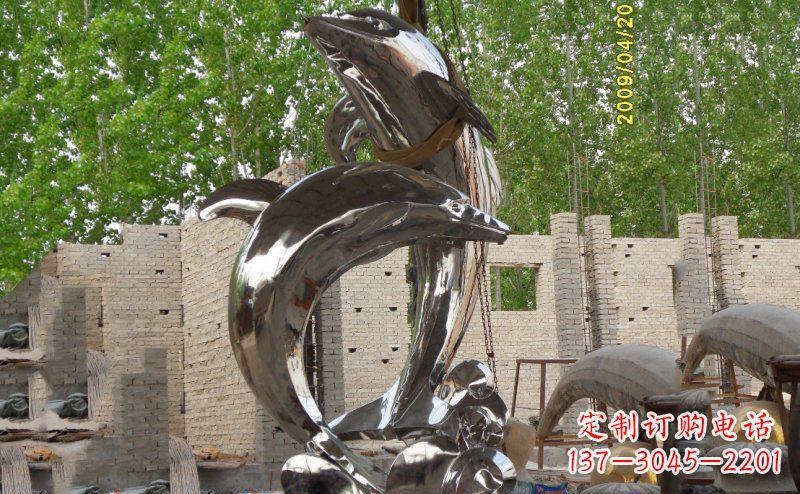 济南海豚之美不锈钢海边雕塑