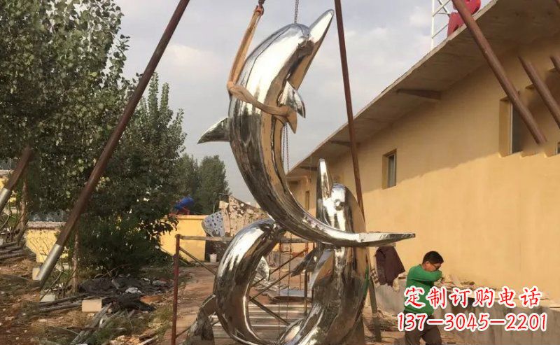 济南不锈钢海豚雕塑美丽而又神秘
