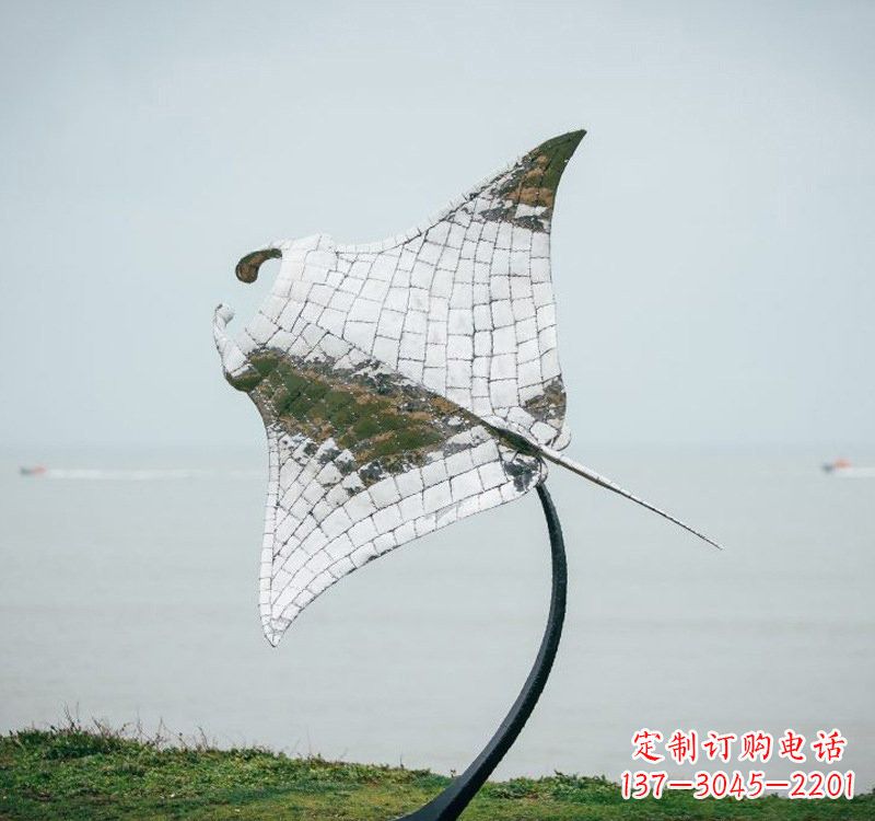 济南不锈钢海洋动物蝠鲼雕塑艺术与环保的完美结合