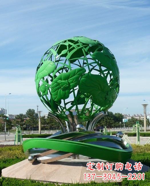济南荷叶穿梭的美丽雕塑