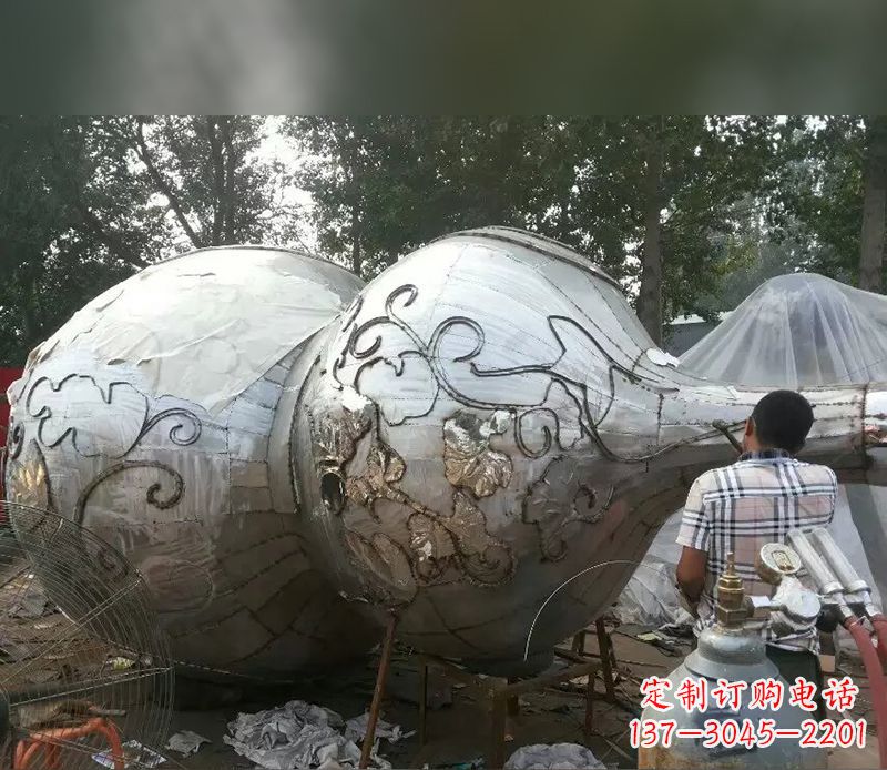 济南不锈钢葫芦雕塑精美绝伦