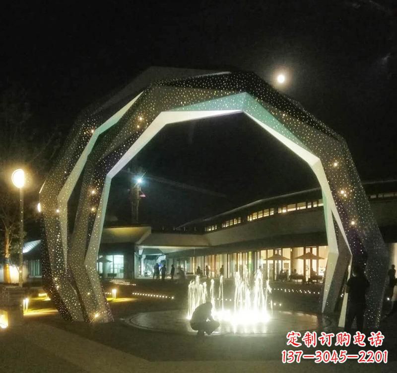 济南不锈钢户外拱门雕塑精美线条点缀美景