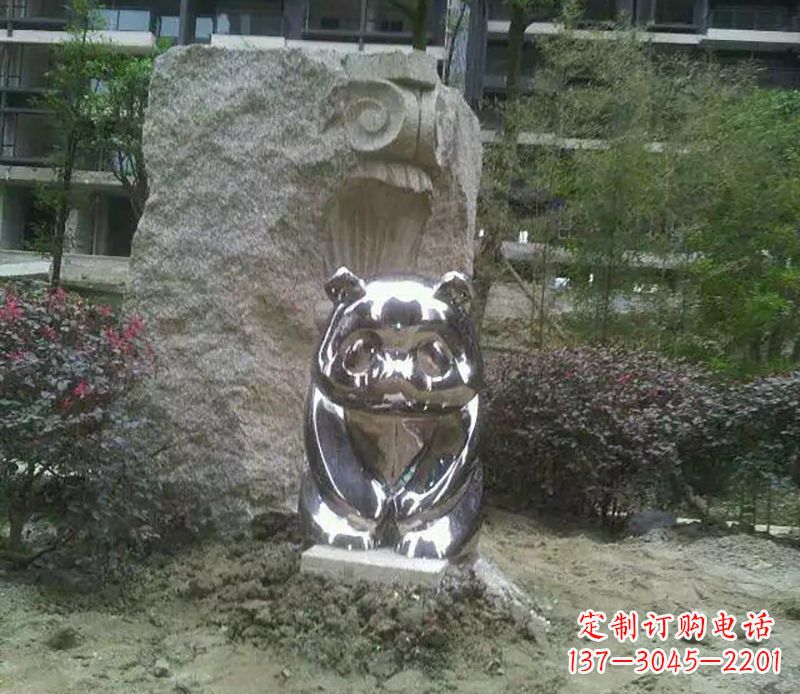 济南不锈钢户外熊猫雕塑