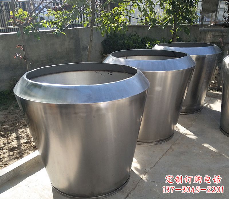 济南不锈钢花盆雕塑给你的家园增添一份独特的美