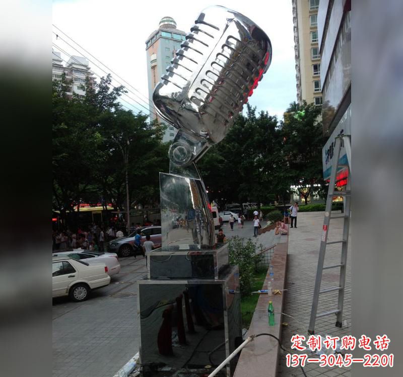 济南不锈钢话筒雕塑高贵而又精致