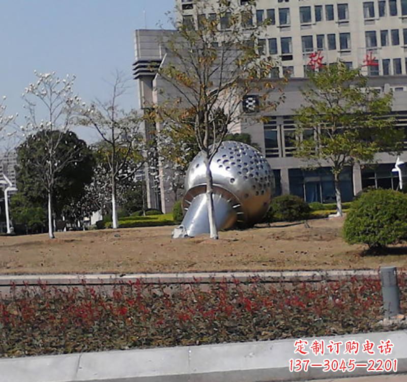 济南不锈钢话筒雕塑简约而又具有现代感