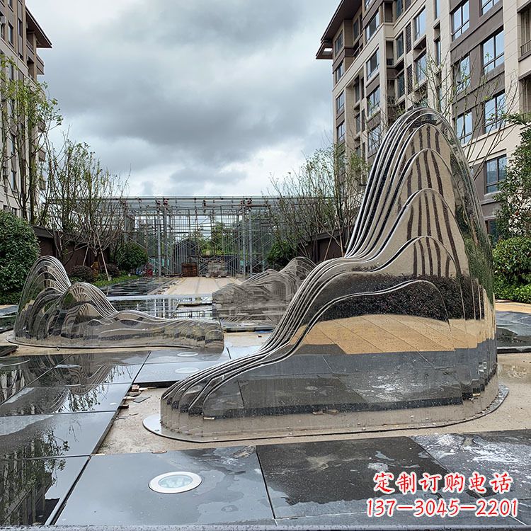济南不锈钢镜面假山雕塑给城市带来灵动之美