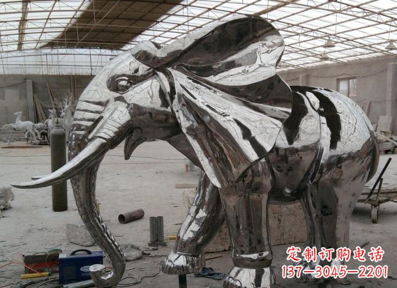 济南不锈钢镜面大象雕塑——独特的艺术精品