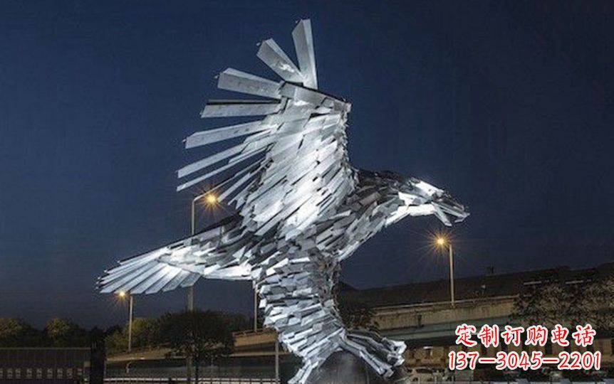 济南金色老鹰展翅飞翔——不锈钢老鹰抓球广场景观雕塑