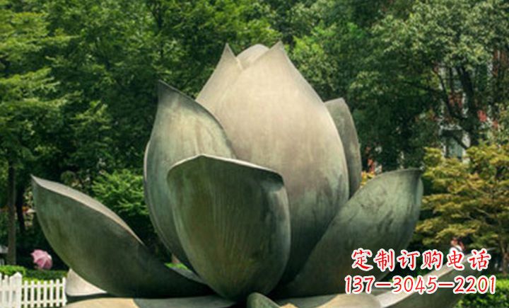 济南不锈钢莲花公园精美的雕塑装点