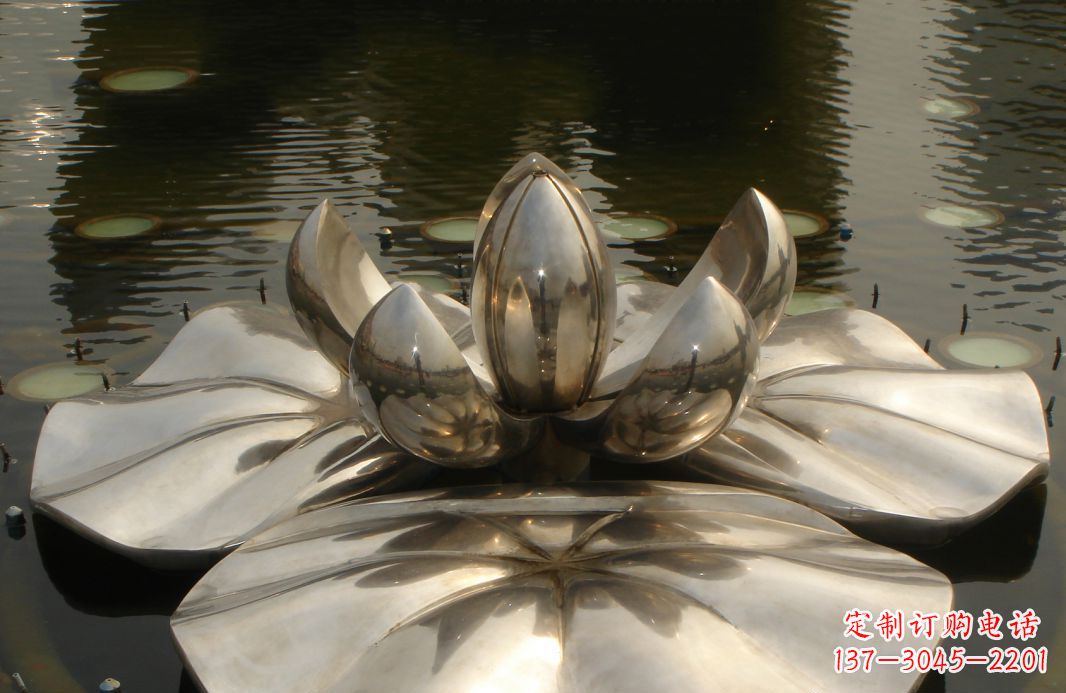 济南不锈钢莲花雕塑绚丽多彩的艺术之美