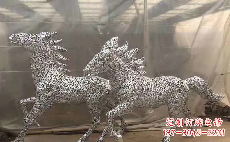 济南不锈钢马雕塑精美而又富有动感