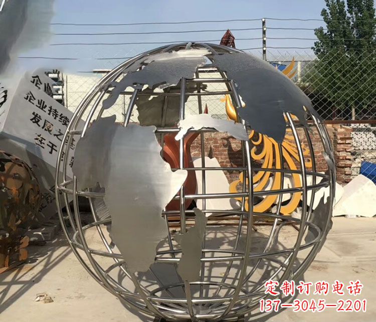 济南不锈钢镂空地球仪雕塑艺术技艺的精美体现