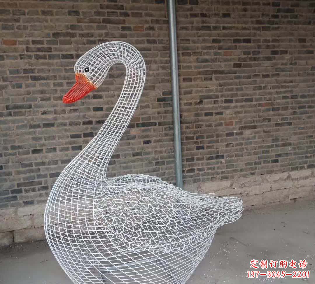 济南不锈钢镂空天鹅雕塑精美而优雅
