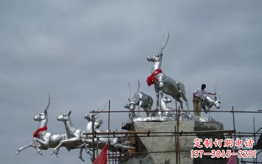 济南不锈钢动物雕塑——美丽宁静的自然之美