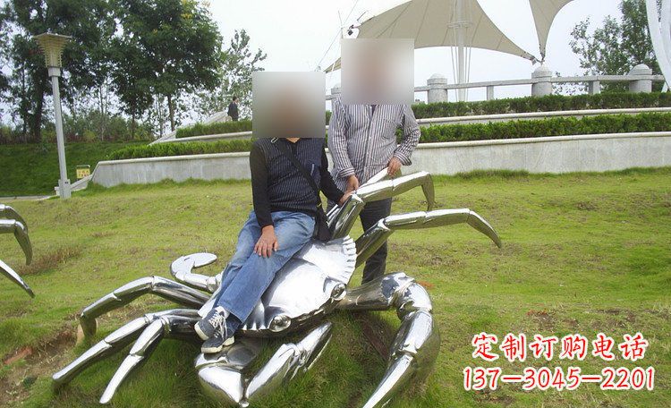 济南不锈钢螃蟹雕塑艺术美化公园环境