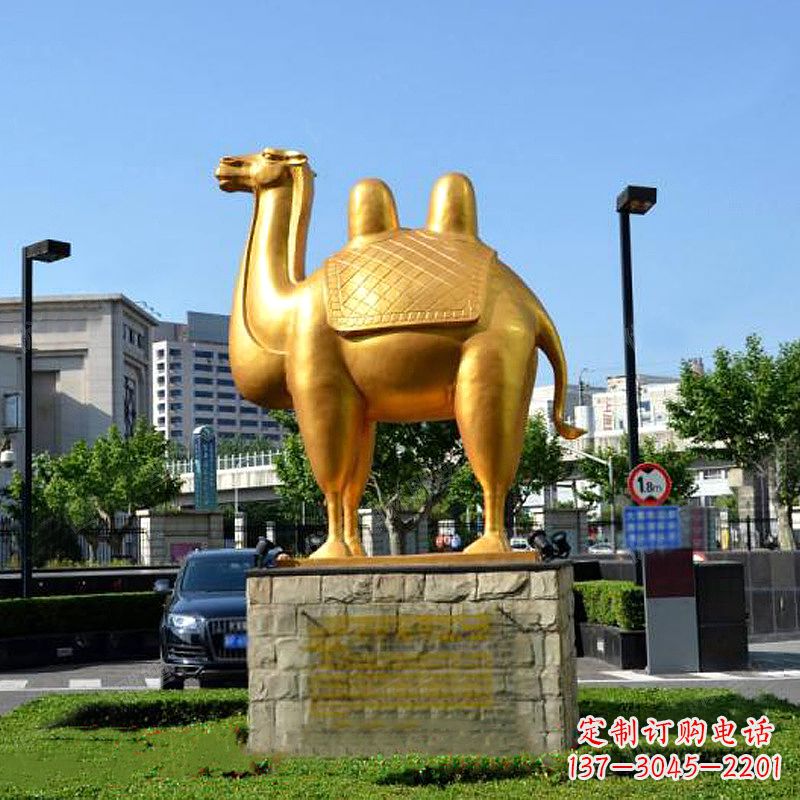 济南不锈钢喷漆骆驼雕塑-城市绿化带动物雕塑