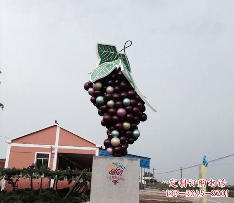 济南精美绝伦的不锈钢葡萄雕塑