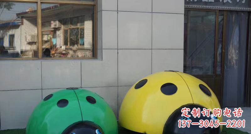 济南不锈钢瓢虫雕塑精致而富有艺术感