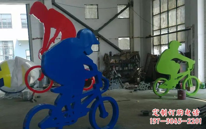济南不锈钢骑自行车的运动雕塑