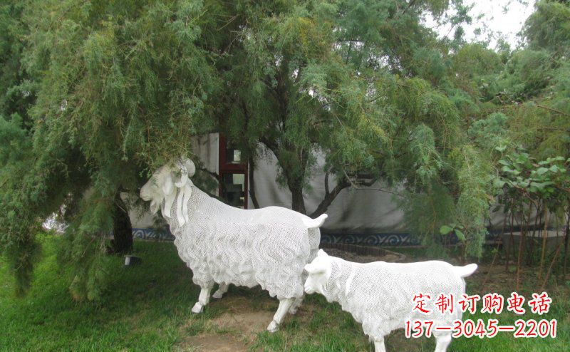 济南不锈钢山羊雕塑静谧中的动态美