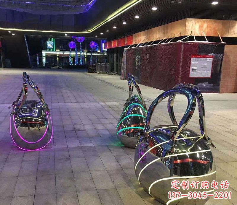济南不锈钢手提包雕塑精美艺术品