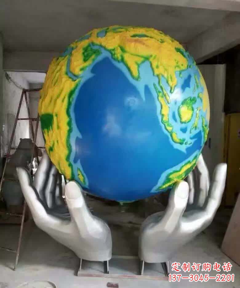 济南不锈钢手托地球景观雕塑