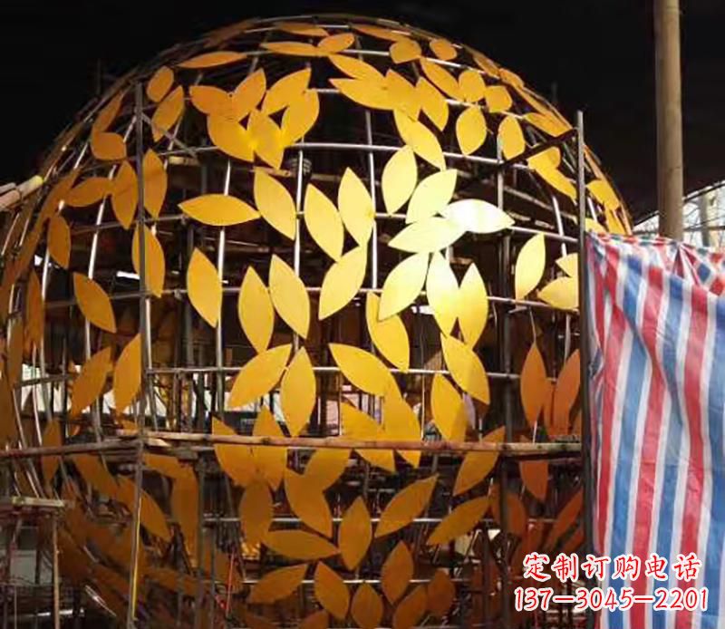 济南不锈钢树叶镂空球景观雕塑