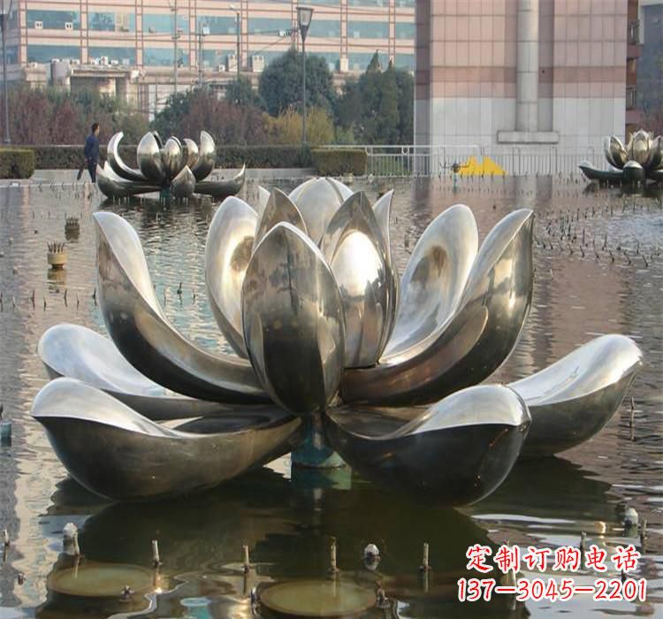 济南不锈钢水景荷花雕塑质朴之美