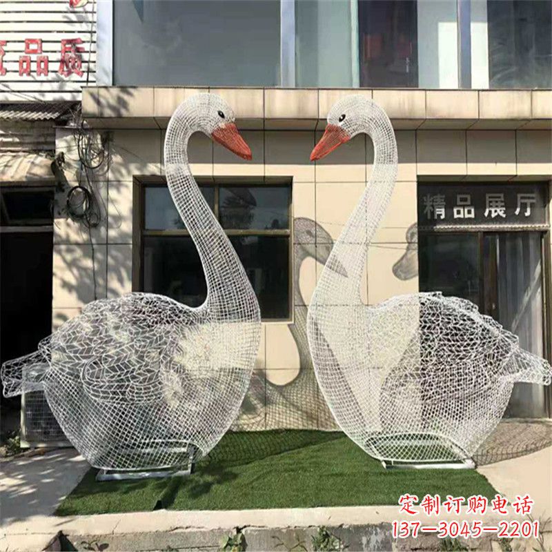 济南不锈钢缩翅网格天鹅一对经典雕塑的传奇之美